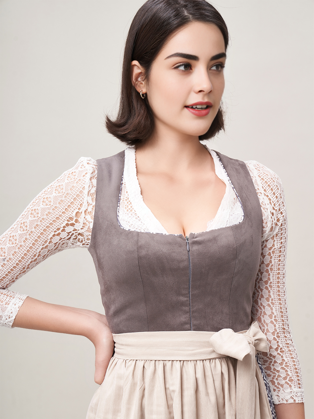 Modernes Dirndl in Grau