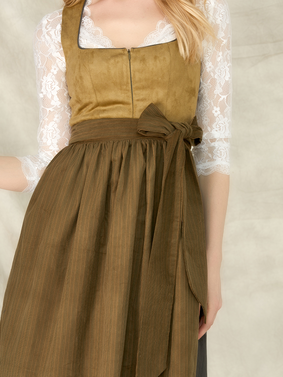 Modernes Dirndl in Grün