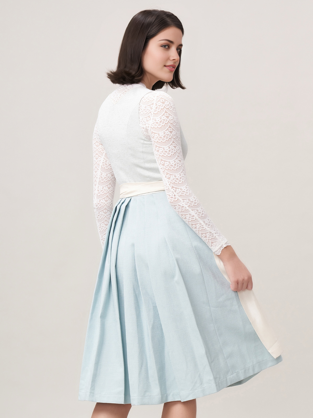 Blaues Dirndl mit modernem Schnitt