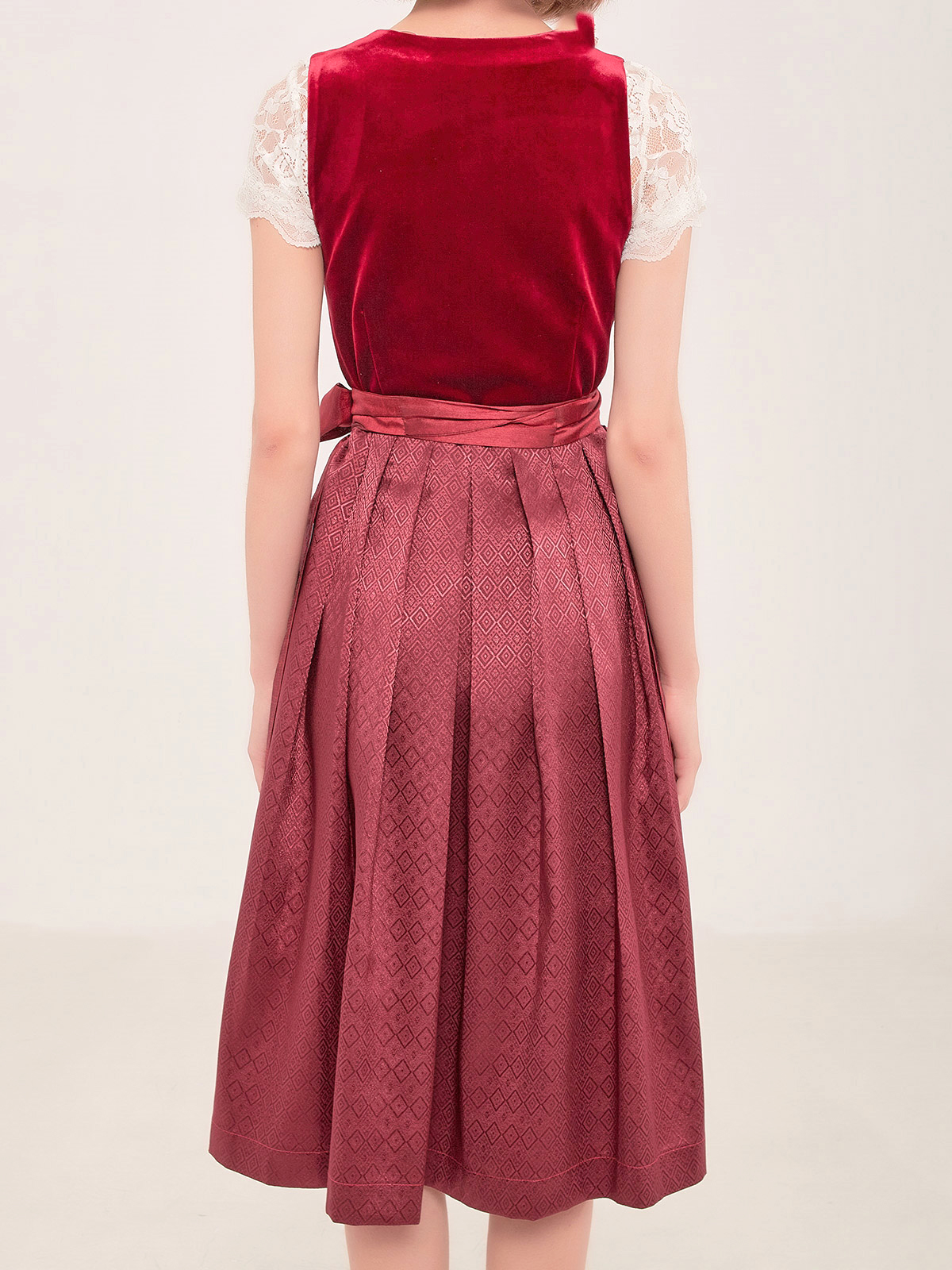 Dirndl in Rot – zeitlos und elegant