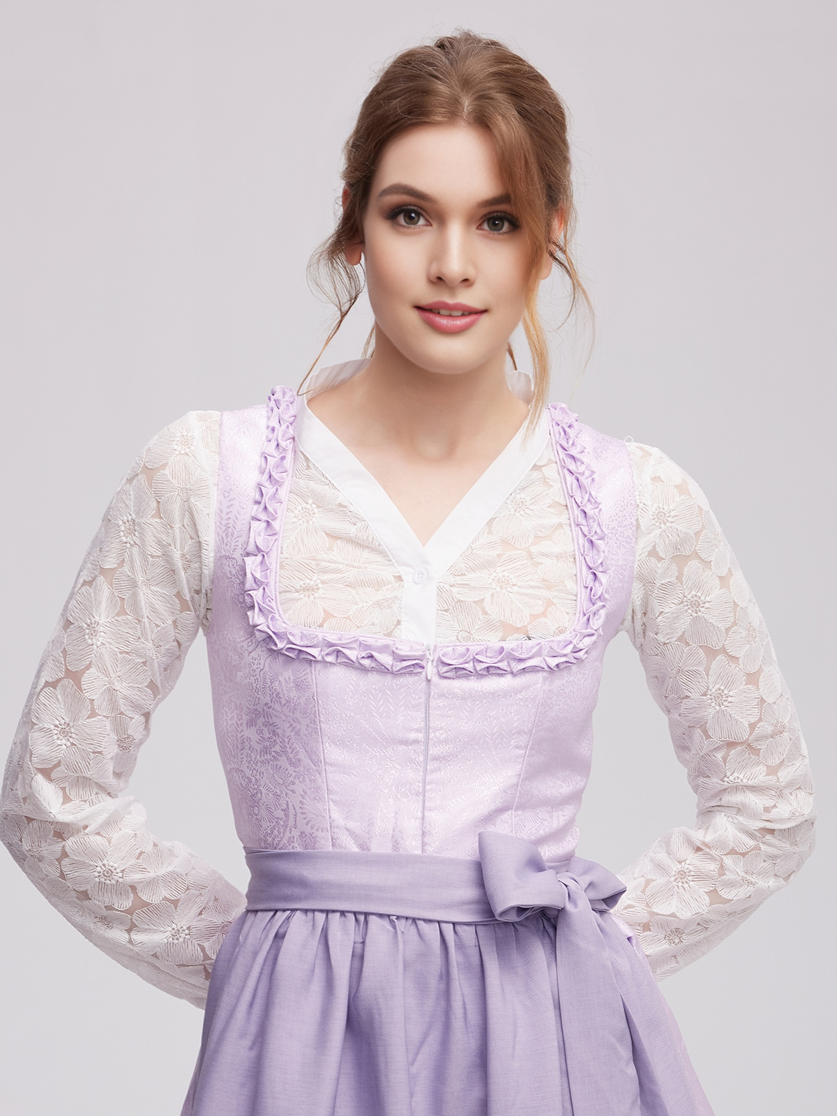 Dirndl in Lila mit 70 cm Länge