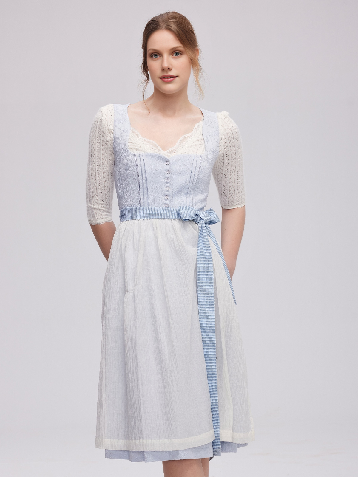 Kurzes Dirndl in Blau – perfekt für Festivals