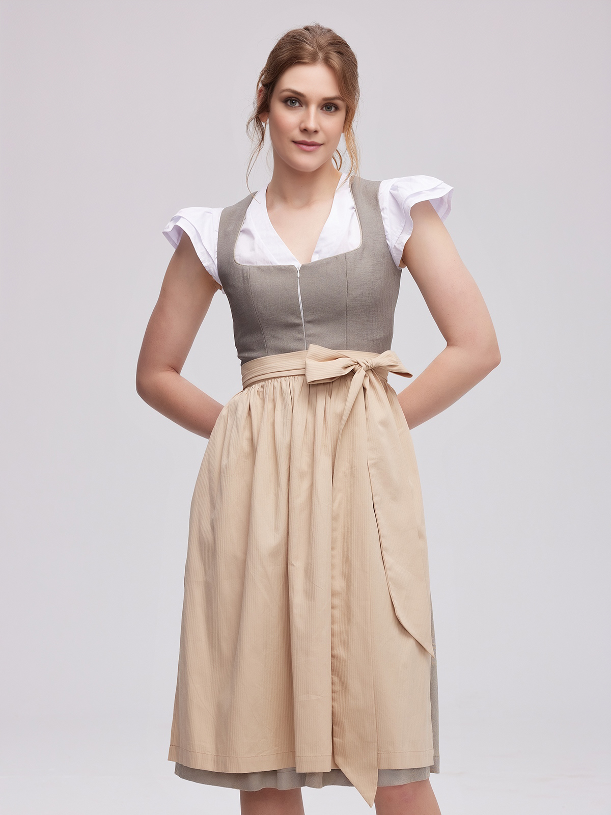 Dirndl Samt Hellblau – Eleganz in Perfektion