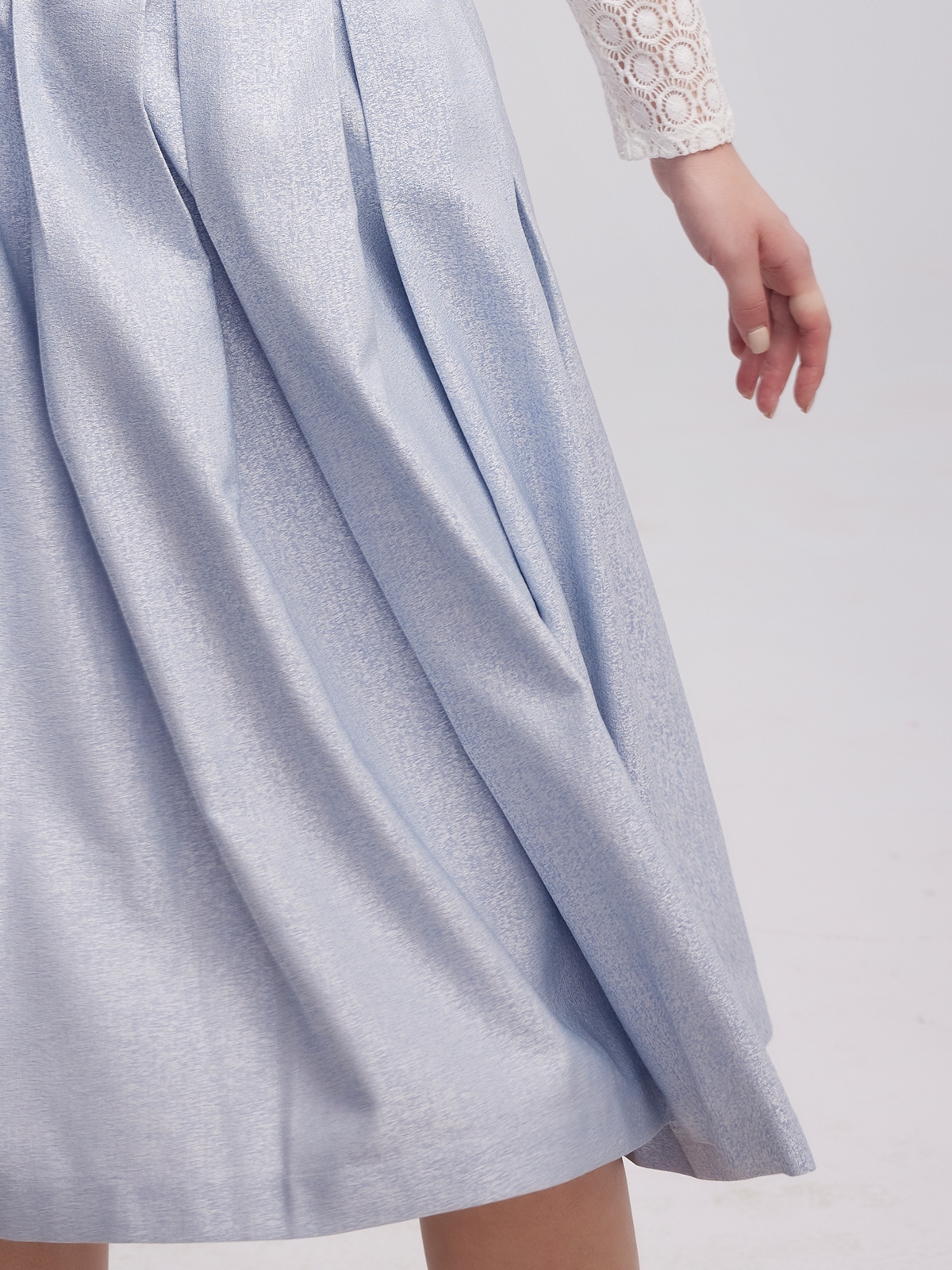Stilvolles blaues Dirndl