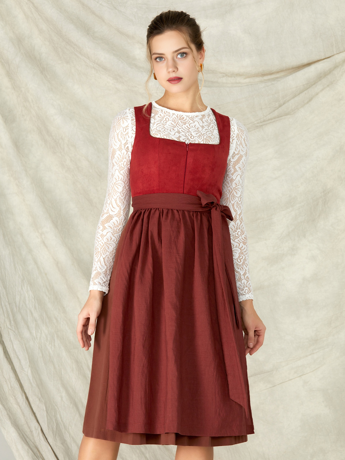 Moderne Dirndl in Rot