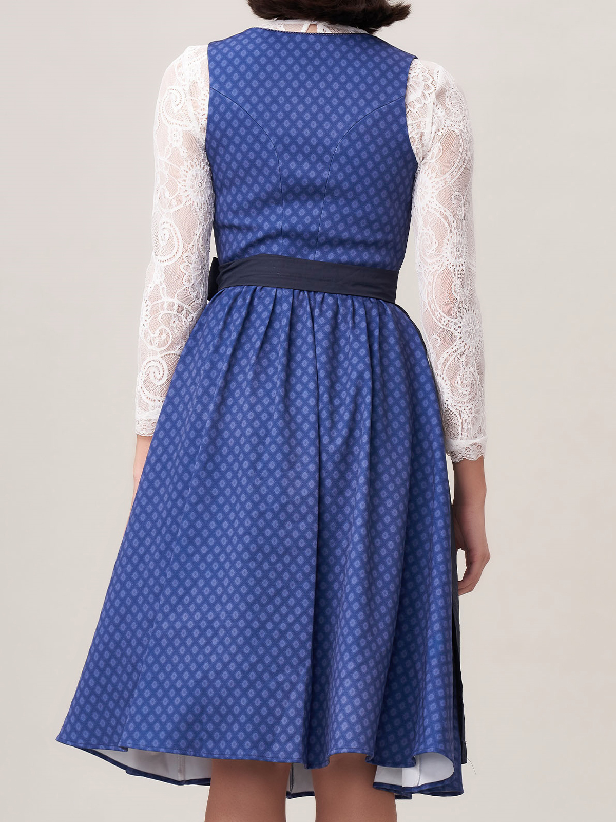 Dirndlbluse in Altrosa mit blauem Dirndl
