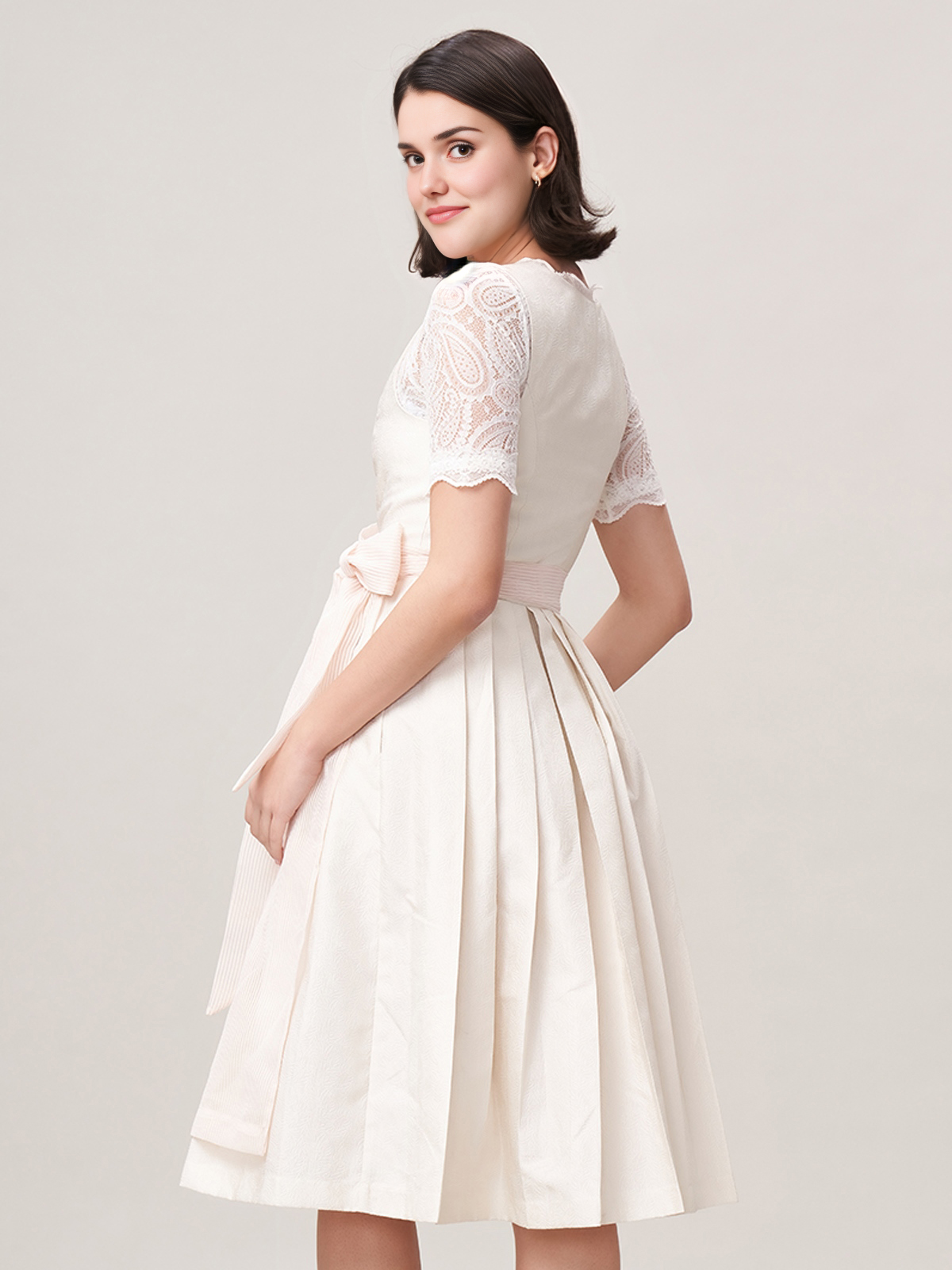 Dirndl in Beige – stilvoll und vielseitig