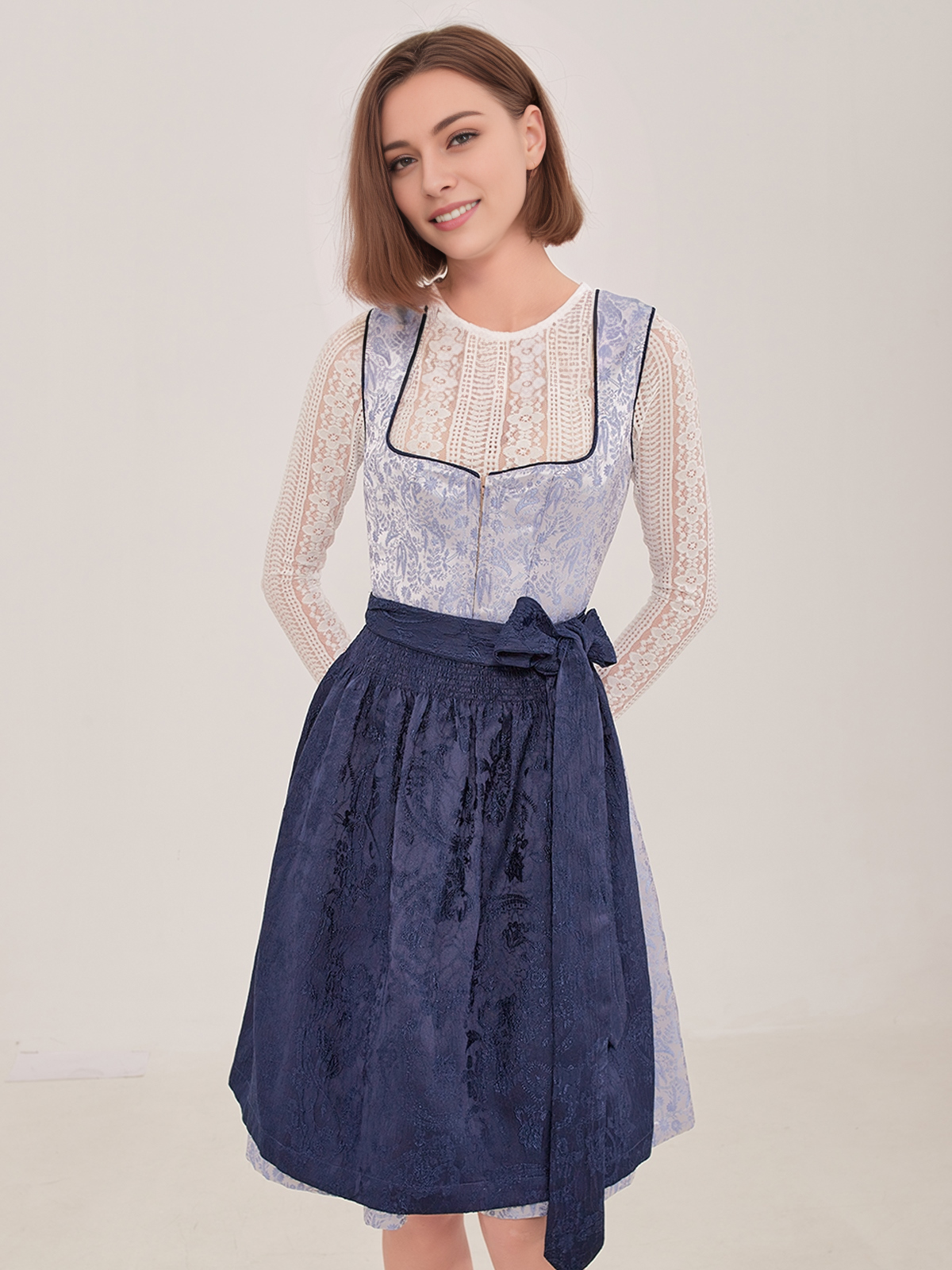 Dirndl in Tannengrün