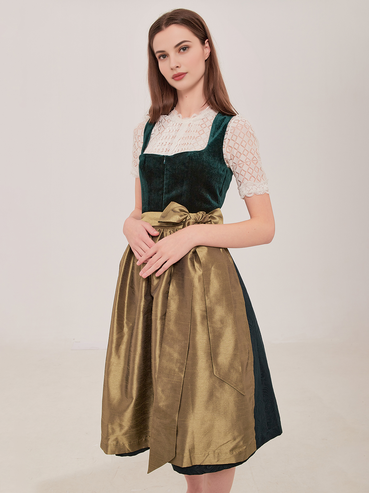 Blaues Dirndl Samt in modernem Design