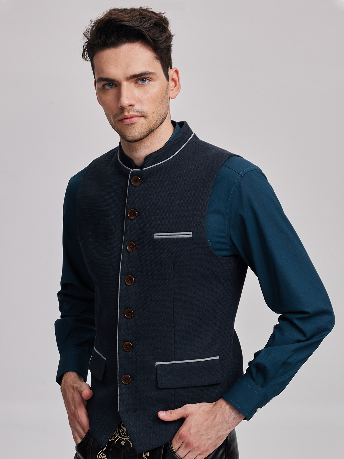 Strickjacke zu Dirndl in Blau