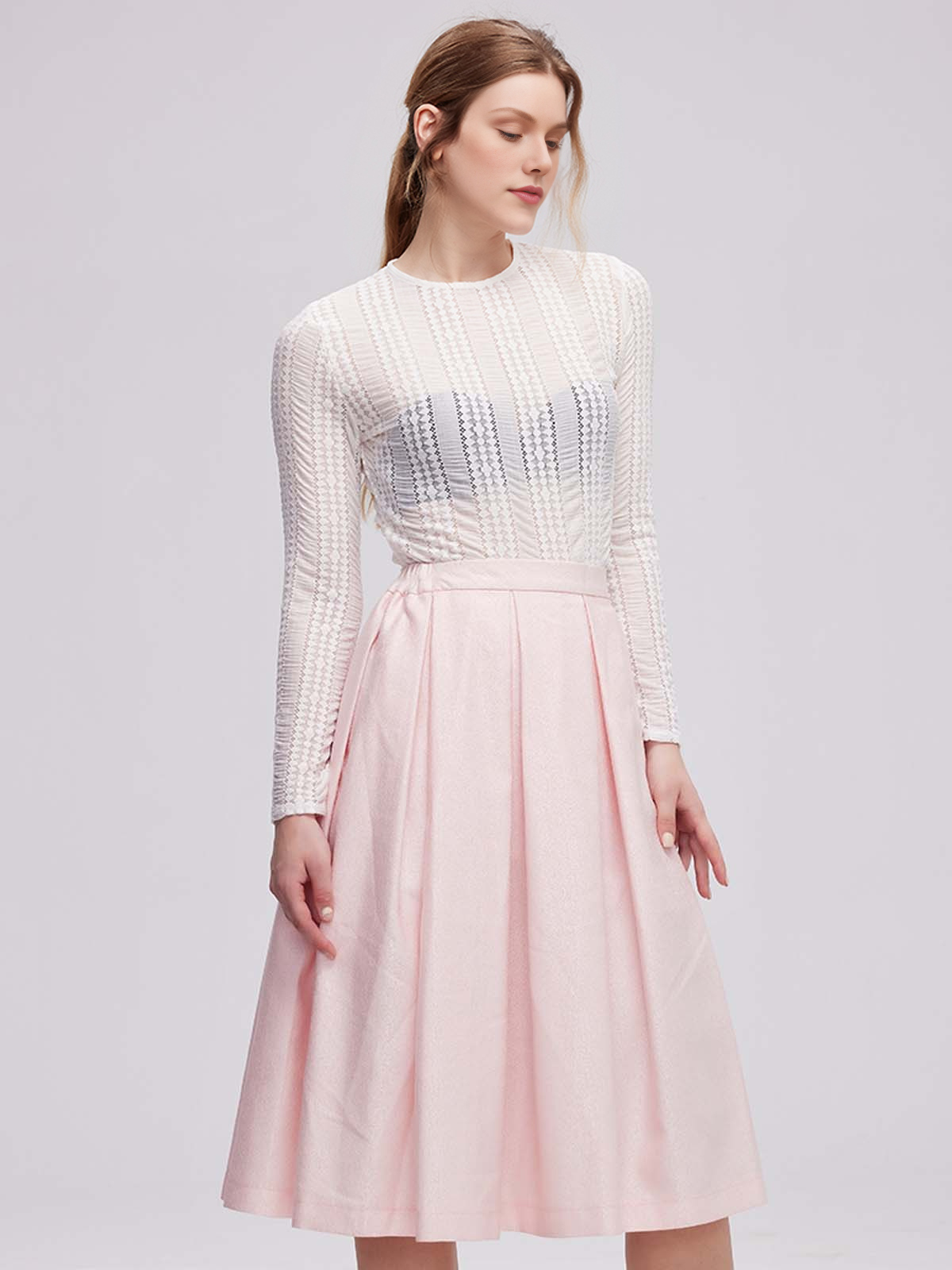 Dirndl in Rosa mit traditionellem Schnitt