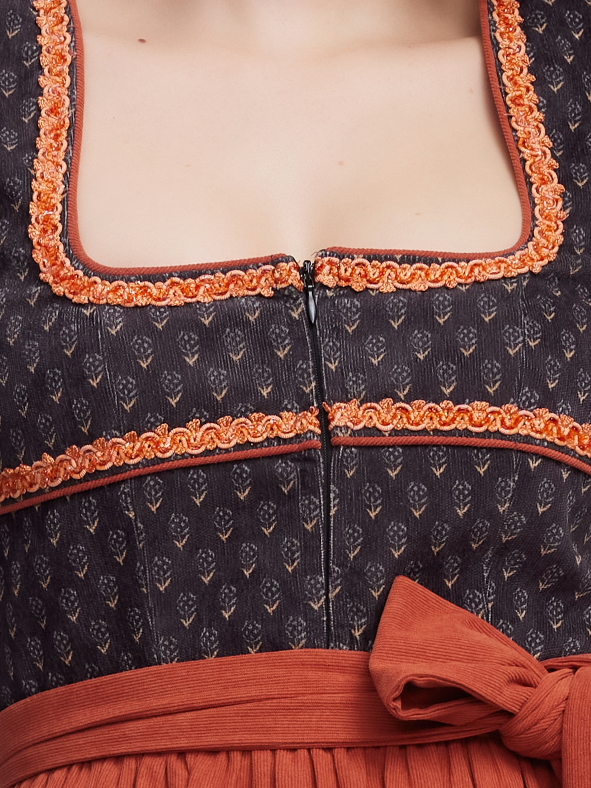 Dirndl Braun Samt