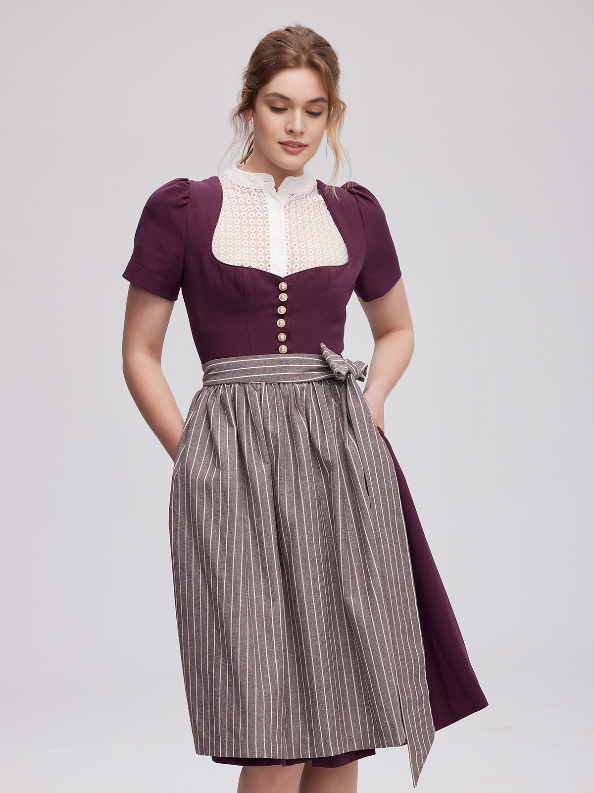 Flieder Dirndl – Eleganz in Lila