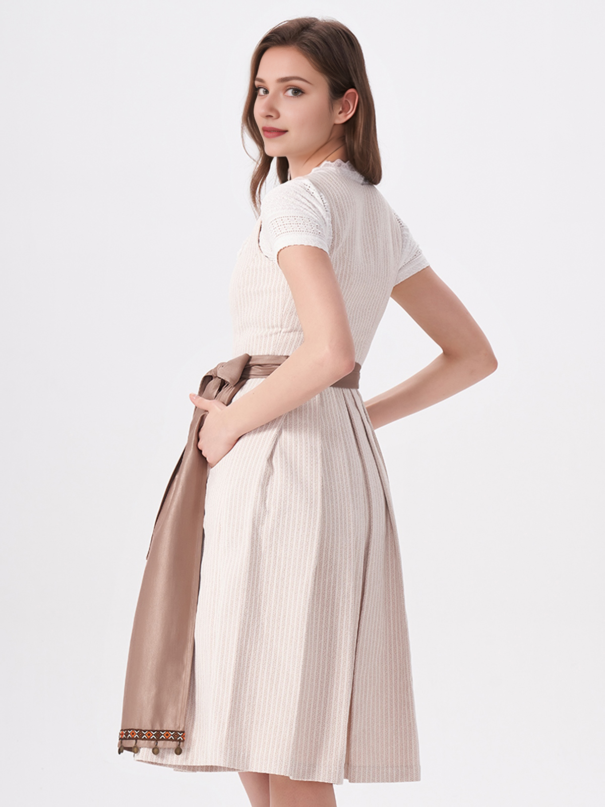 Graues Dirndl in eleganter Ausführung