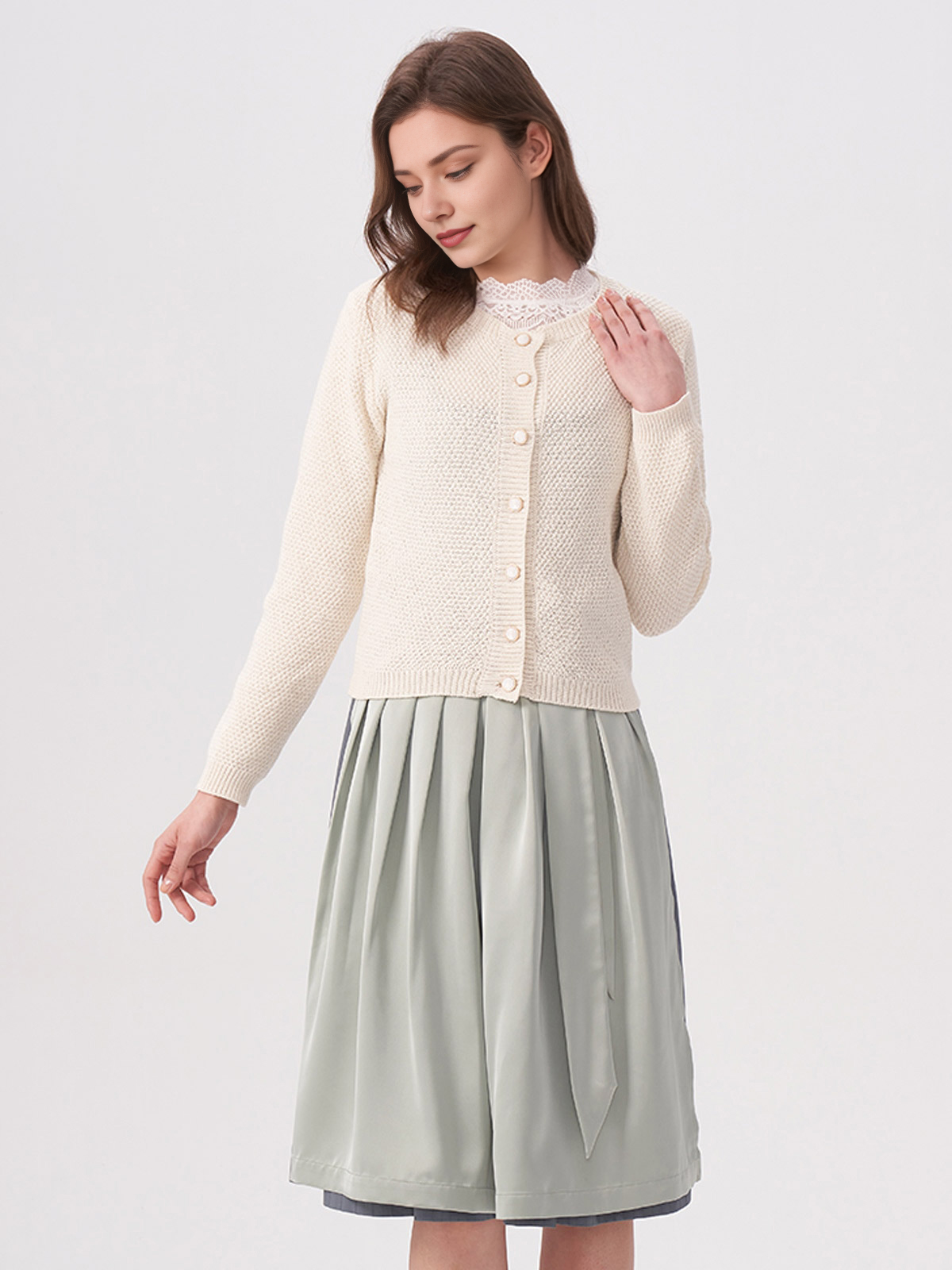 Modernes Dirndl mit schlankem Schnitt und pastellfarbenem Stoff