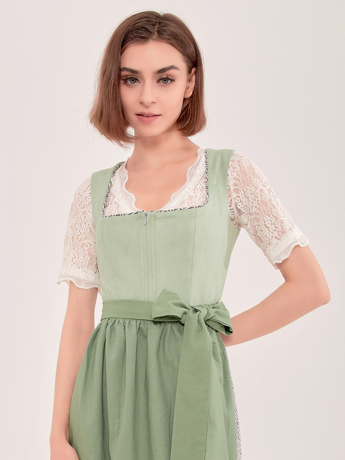 Grünes Dirndl im Vergleich