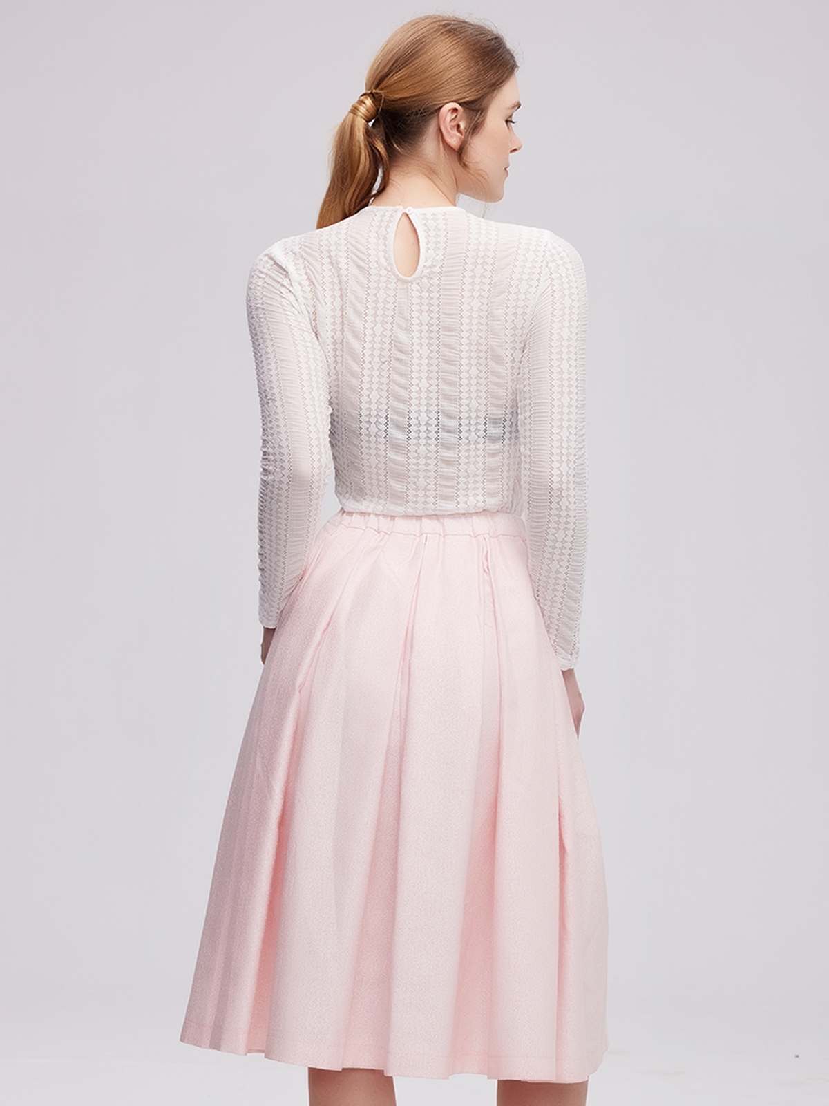 Dirndlbluse mit V-Ausschnitt in Rosa