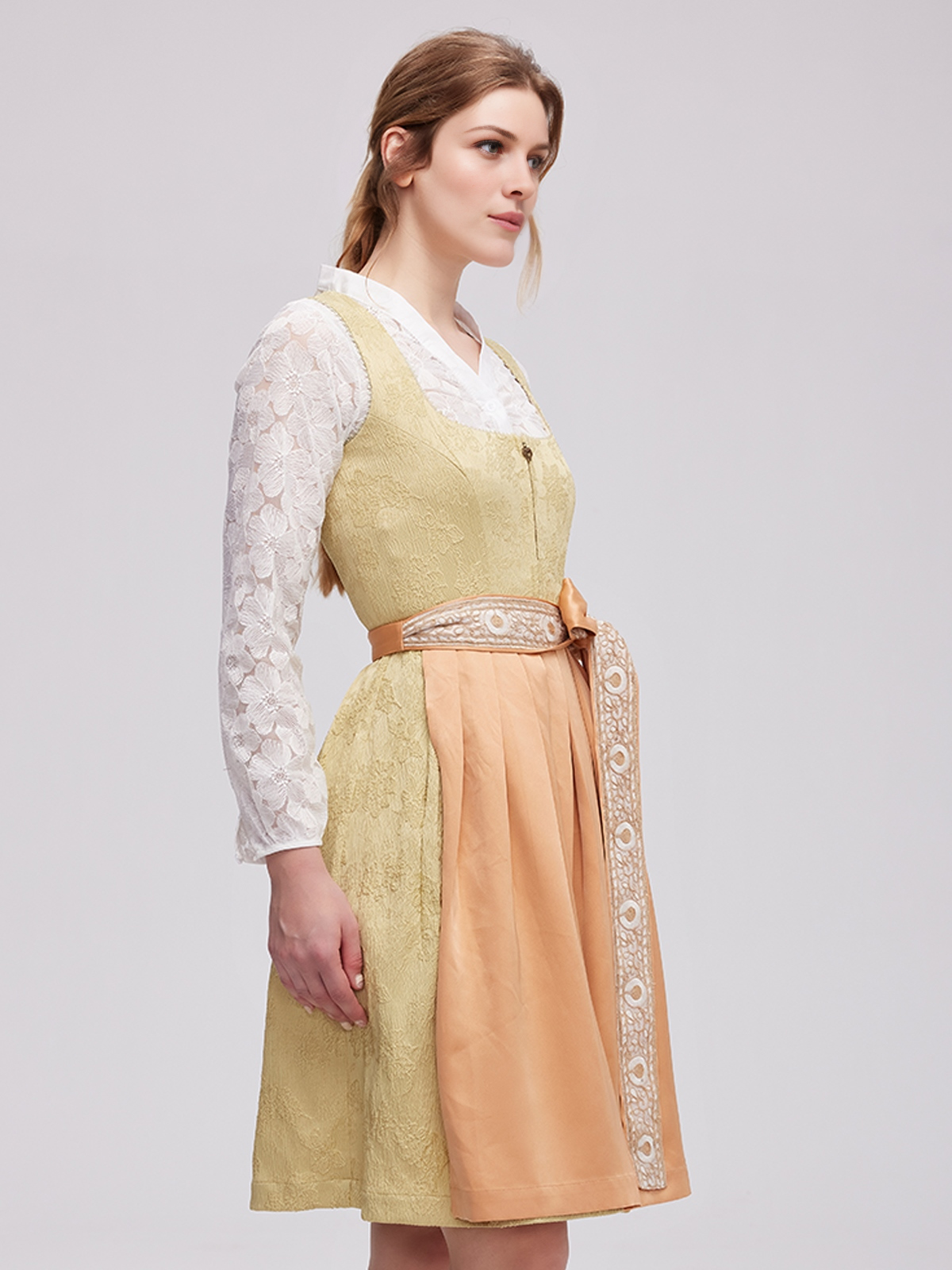 Dirndlbluse Lochspitze in Gelb