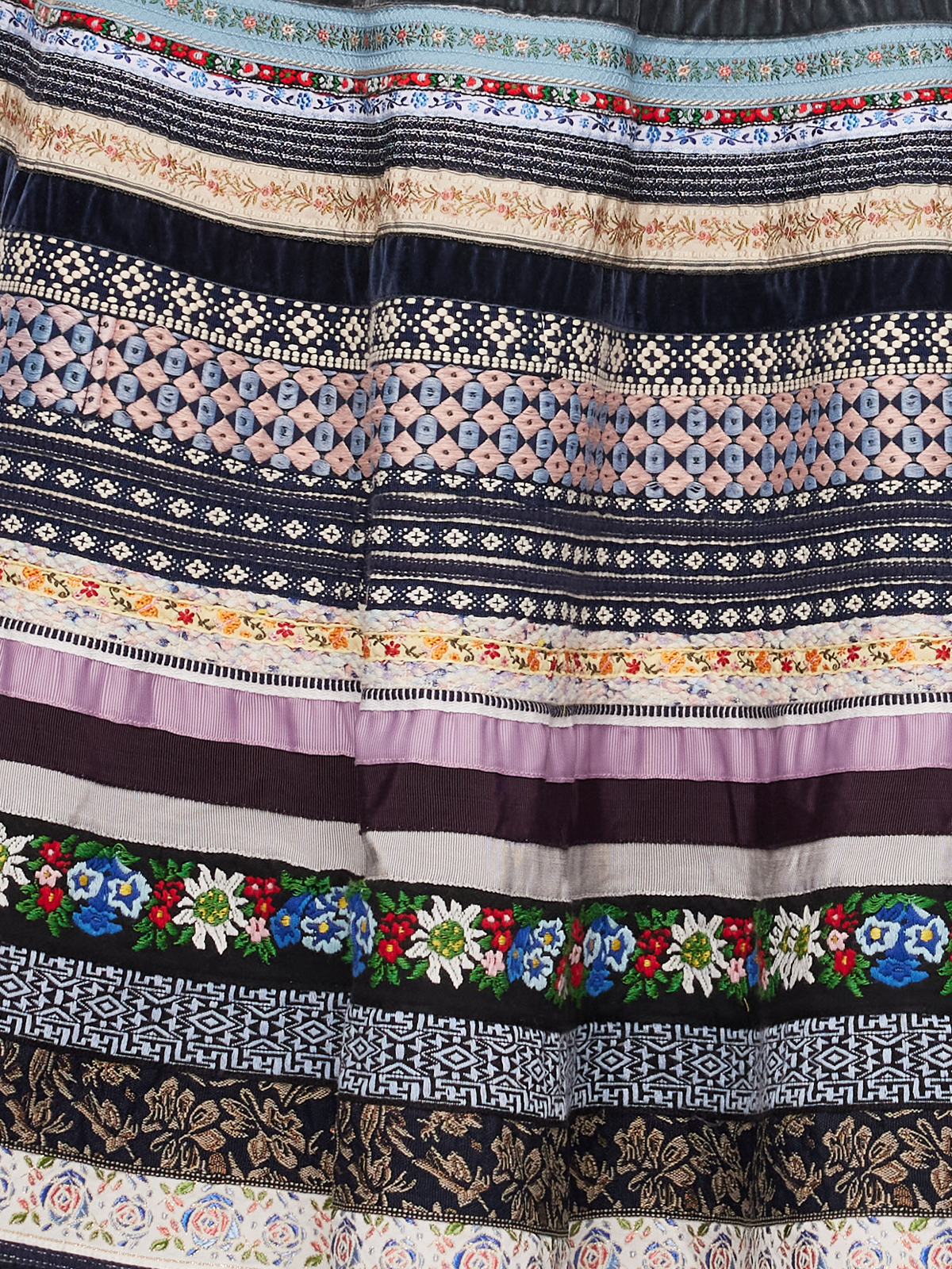 Samt Dirndl Rot in Blau