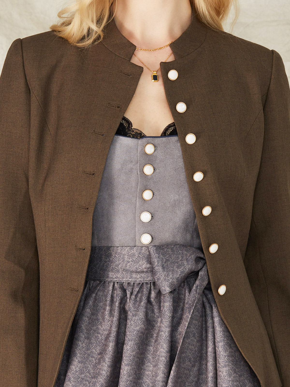 Dirndl reduziert in Braun