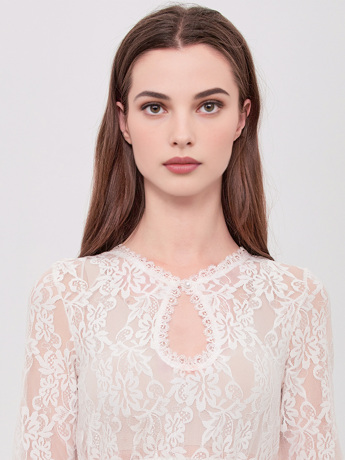 Oranges Dirndl mit weißer Bluse