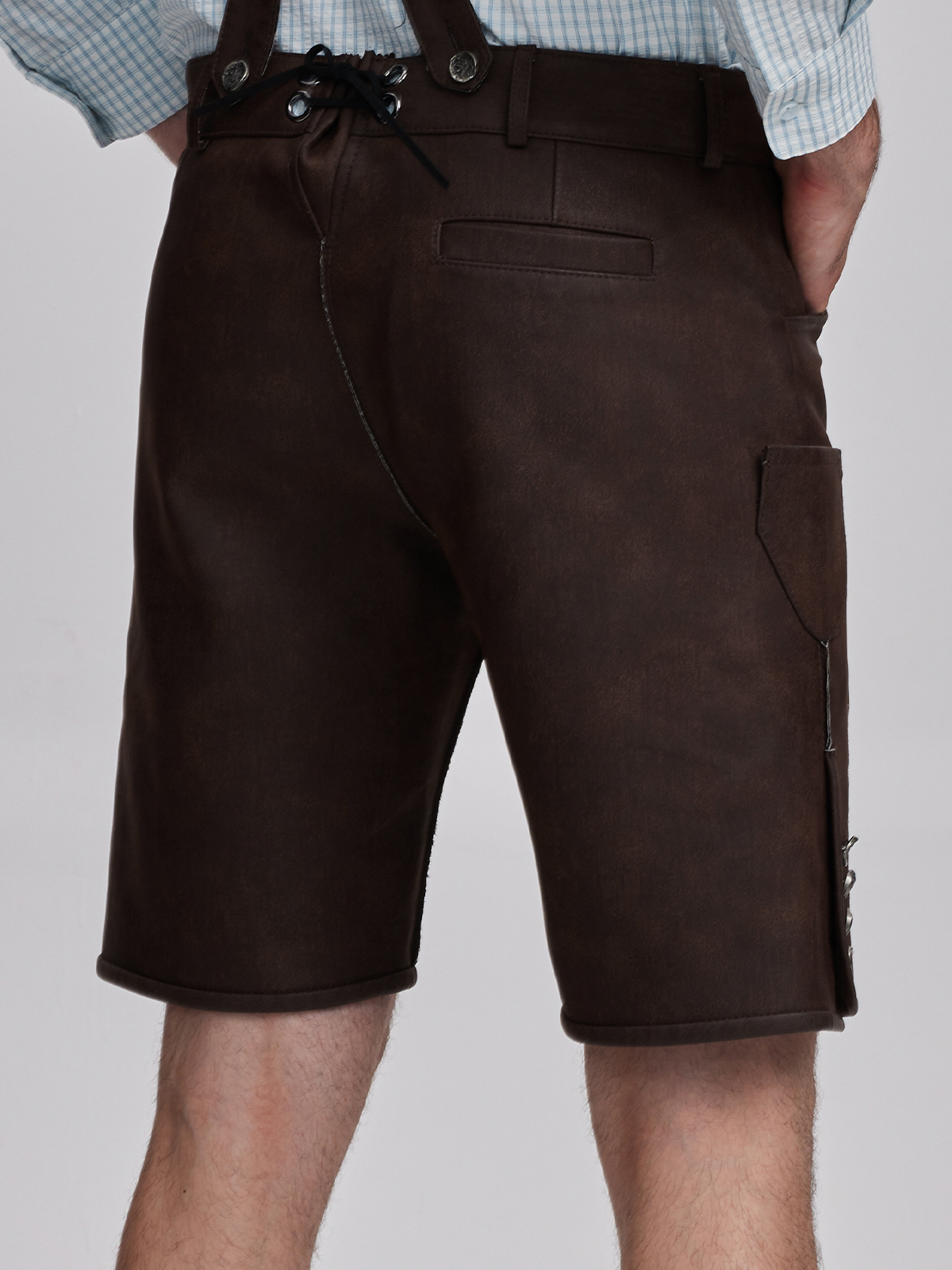 Rotes Dirndl Samt in klassischem Design