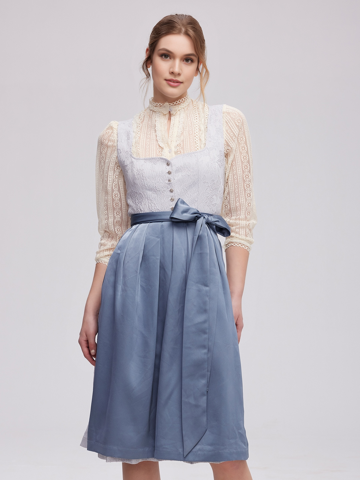 Modernes blaues Jankier-Dirndl mit raffinierten Details