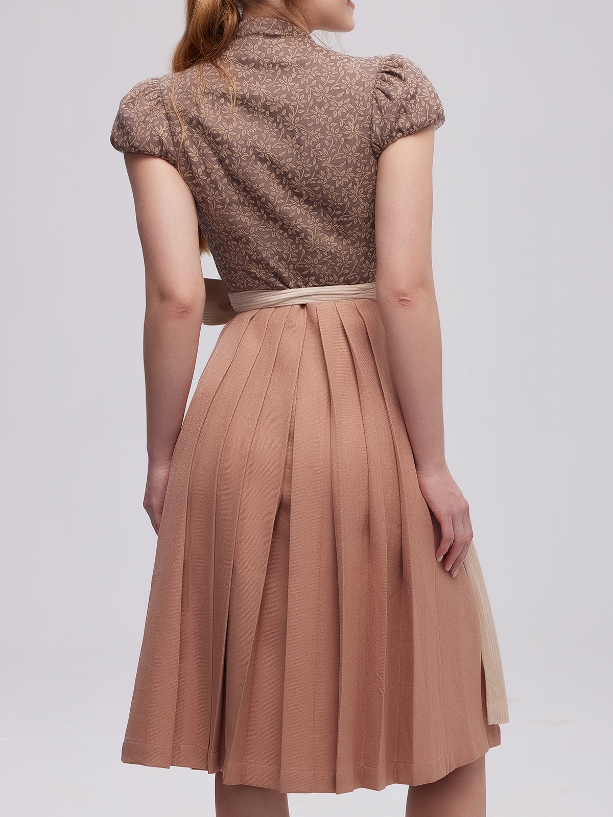 Dirndl in Braun – stilvoll & traditionell