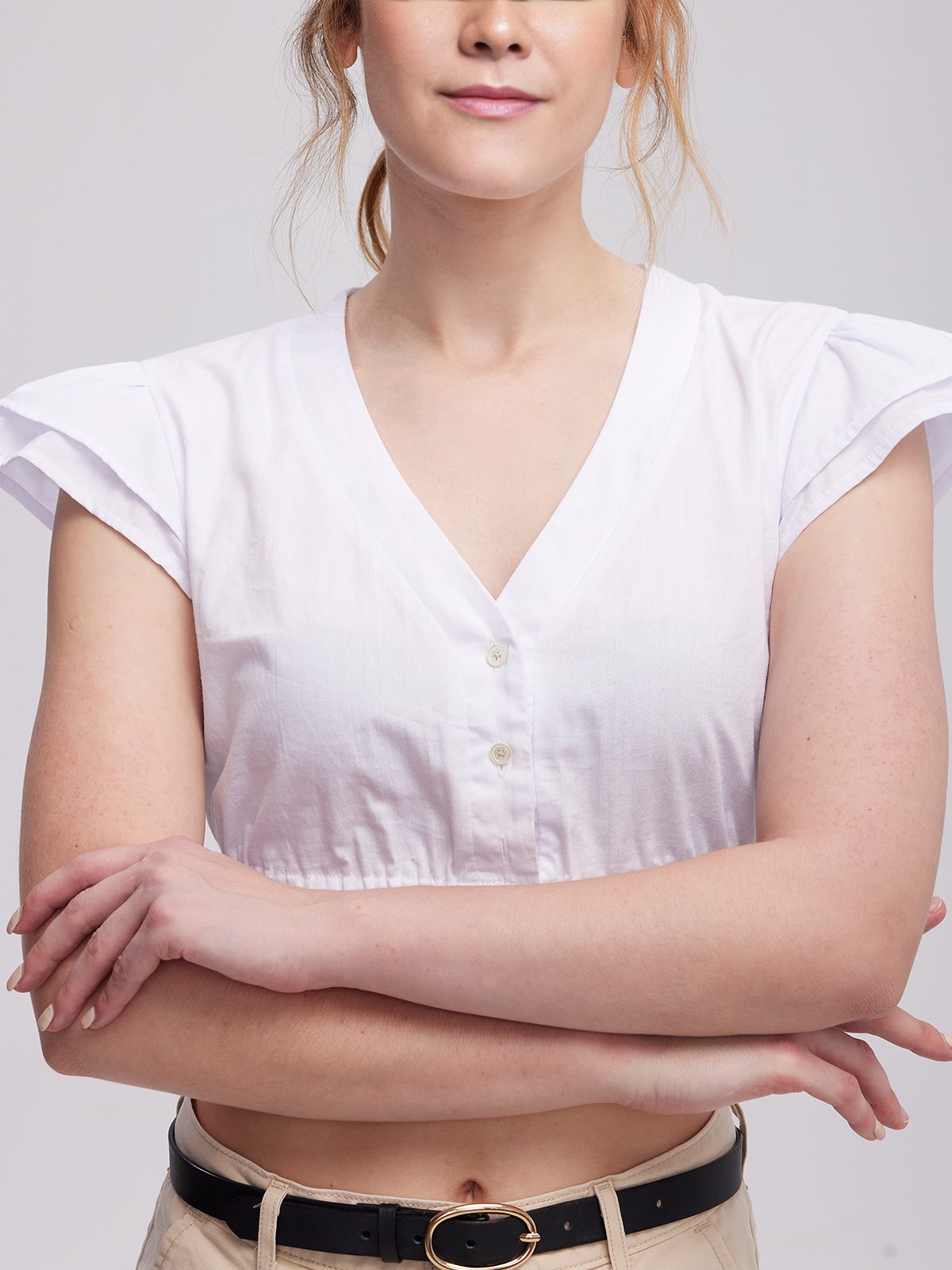 Ein klassisches rot-grünes Dirndl mit weißer Bluse