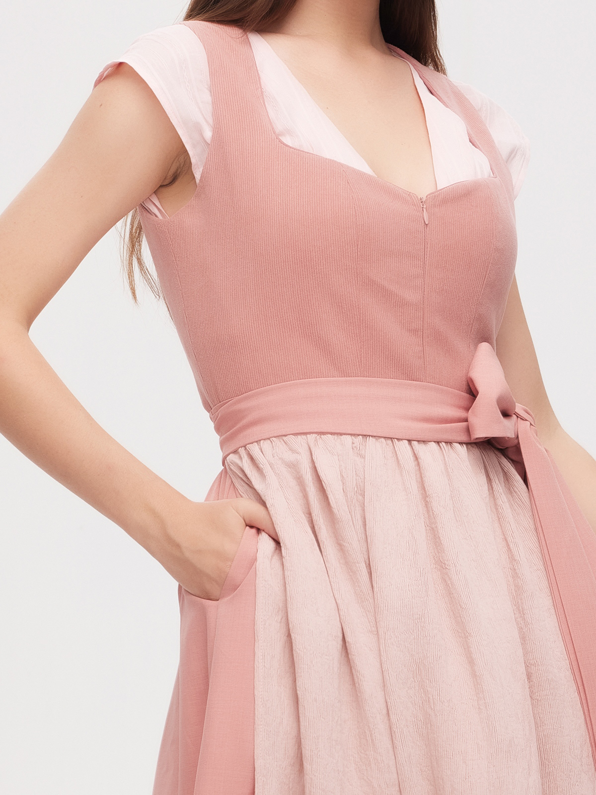 Dirndl mit rosa Bluse