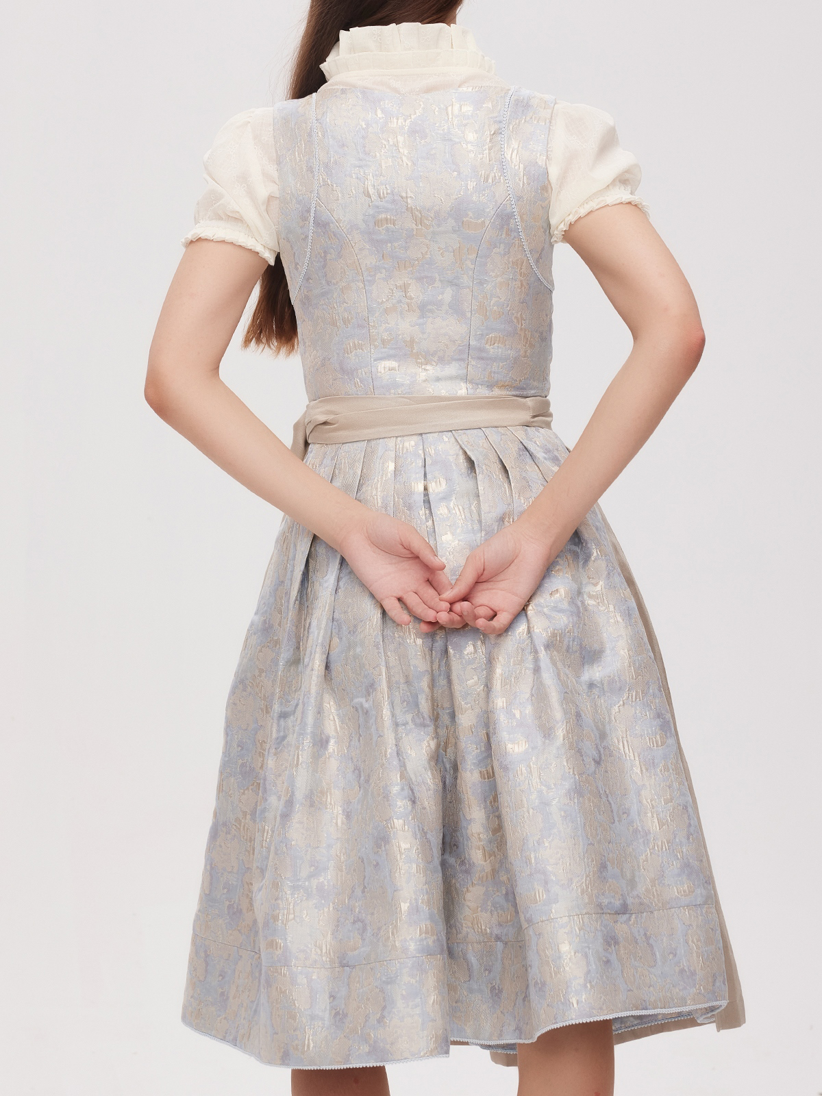 Dirndl in Blau und Rot