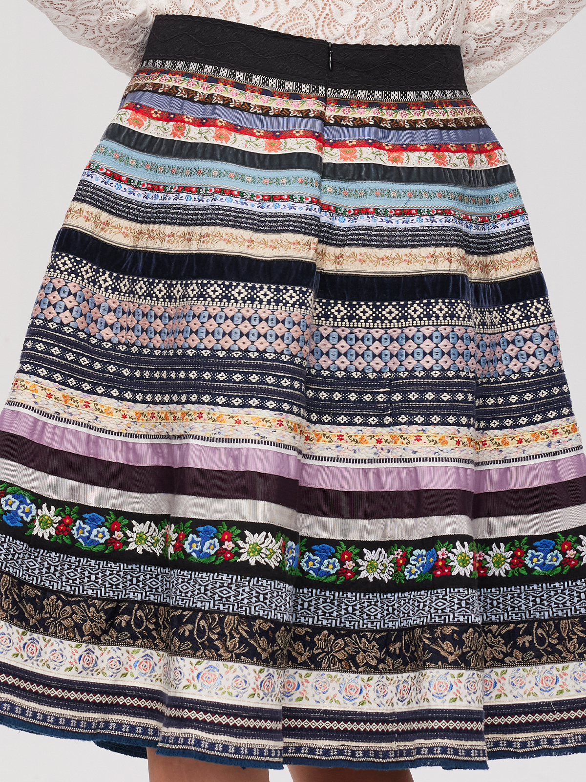 Dirndl in Blau mit modernem Schnitt